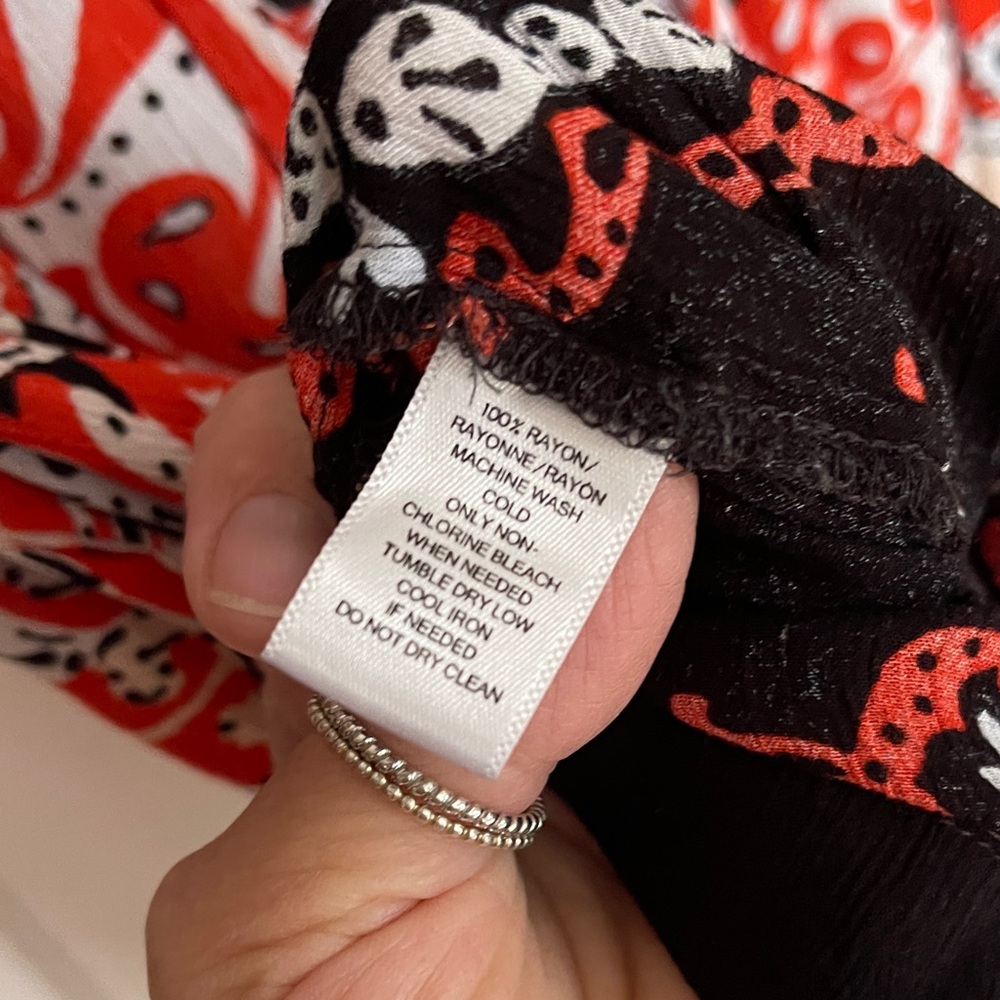 LOFT Black and Red Paisley Blouse - Picture 5 of 6